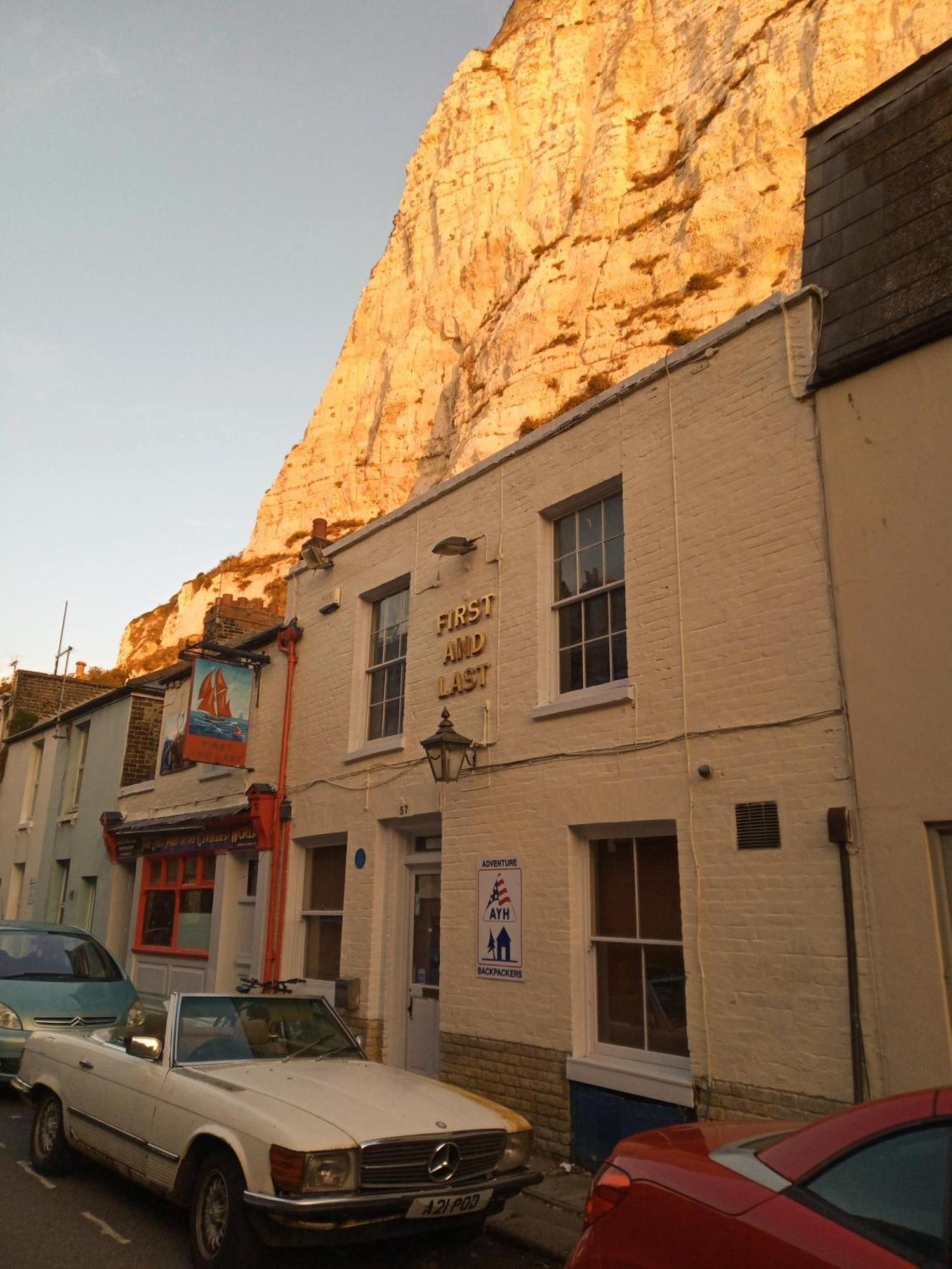First And Last Youth Hostel Дувр Экстерьер фото